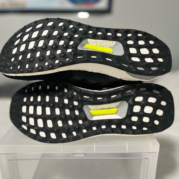 Brand new Adidas Ultraboost sneakers Men size 11 - Picture 6 of 8